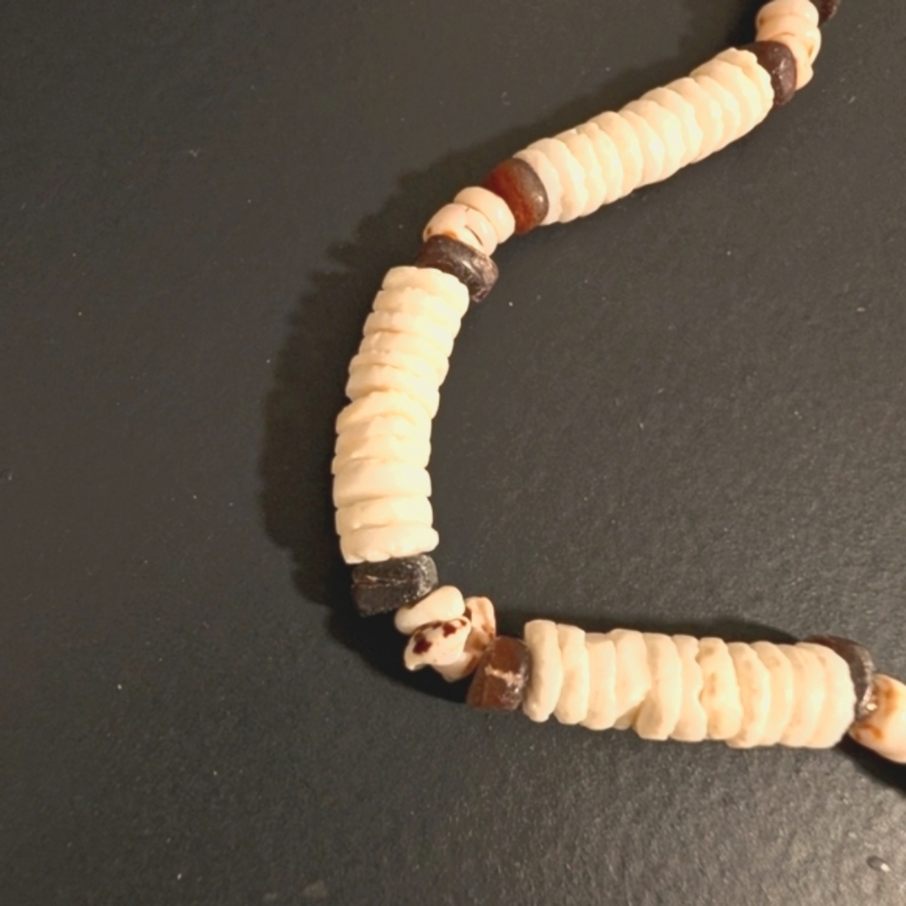 Vintage Y2K Puka Shell Surfer Necklace Brown & Ivory - Picture 2 of 4